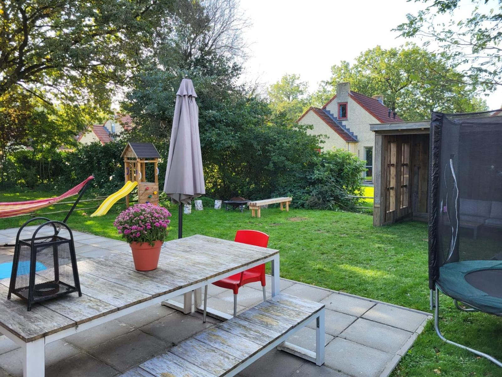 7 Person House With Garden, Firepit, Swimming Lake, Hammock, Child Friendly, In- And Outside Playground, Slide, And Great Coffee Ewijk المظهر الخارجي الصورة